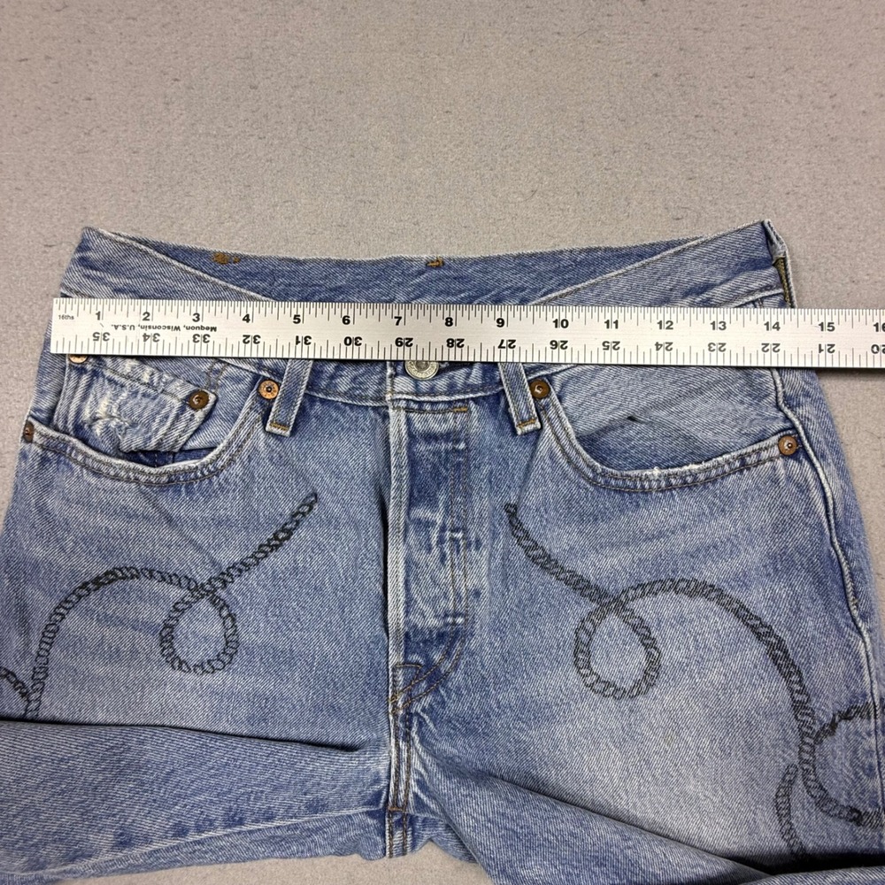 Levis 501 Light Wash Lasso Rope Embroidered Distressed Straight Leg Jeans 26x28 - Picture 5 of 11